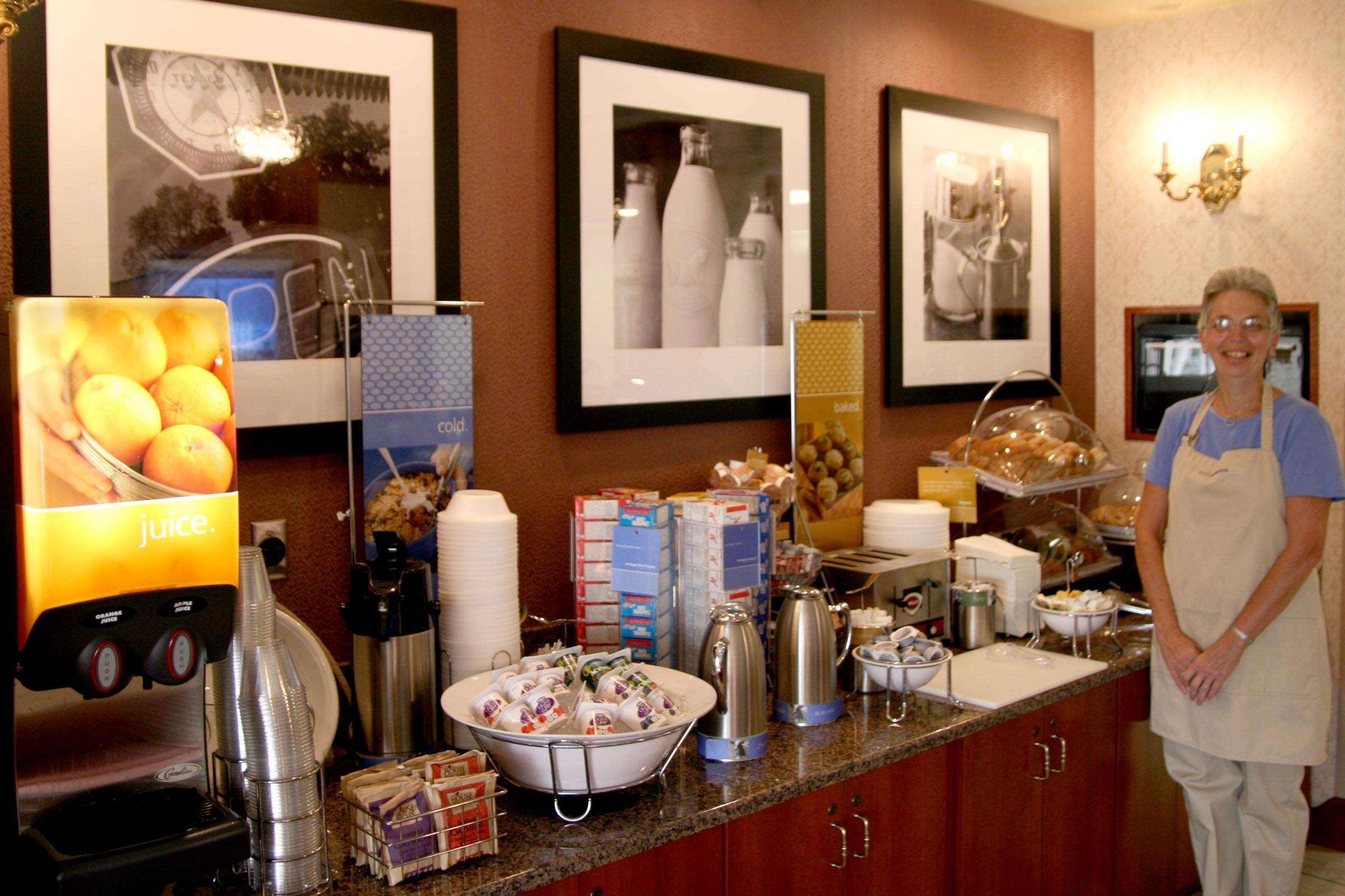 Hampton Inn Columbus-South Grove City Restoran gambar